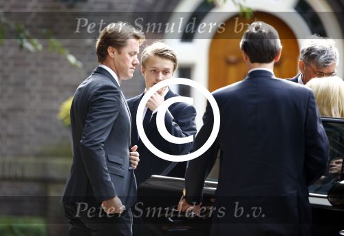 Laren 2 oktober 2013
Kerkdienst naar aanleiding van het overlijden van John de mol sr in de sint Jansbasiliek. Het was enorm druk met vrienden en familie.