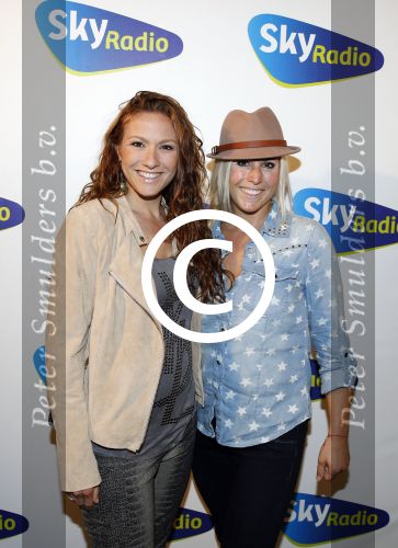 Hilversum 24 september 2013
25 jaar sky radio in studio 21 op het mediapark. Jessica Mendels met zus mandy