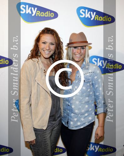 Hilversum 24 september 2013
25 jaar sky radio in studio 21 op het mediapark. Jessica Mendels met zus mandy