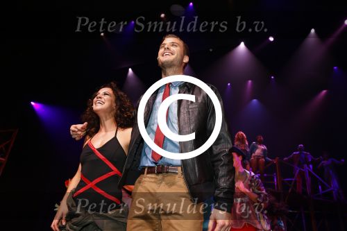 Tilburg 29 september 2013
Premiere Flashdance in de schouwburg van Tilburg met in de hoofdrollen Anouk Maas Jim Bakkum en Carry Tefsen. Albert Verlinde is de producent.