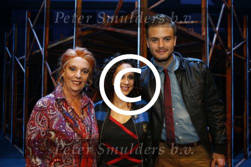 Tilburg 29 september 2013
Premiere Flashdance in de schouwburg van Tilburg met in de hoofdrollen Anouk Maas Jim Bakkum en Carry Tefsen. Albert Verlinde is de producent.