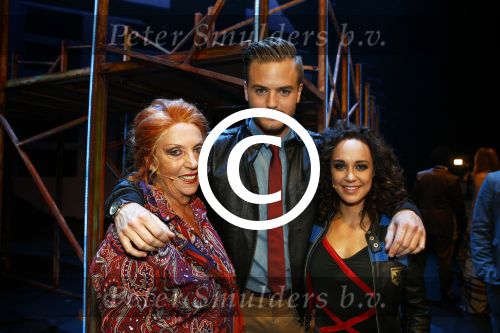 Tilburg 29 september 2013
Premiere Flashdance in de schouwburg van Tilburg met in de hoofdrollen Anouk Maas Jim Bakkum en Carry Tefsen. Albert Verlinde is de producent.