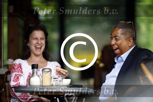 Amsterdam 21 augustus 2013
John Leerdam op terras met een dame.