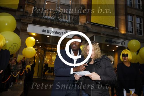 Amsterdam 2 oktober 2013
Dolle dwaze dagen bij de bijenkorf met daarbij Olcay Gulsen Halina Reijn John Williams en Ellen ten Damme die optreedt.