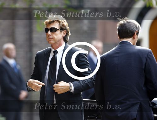 Laren 2 oktober 2013
Kerkdienst naar aanleiding van het overlijden van John de mol sr in de sint Jansbasiliek. Het was enorm druk met vrienden en familie.