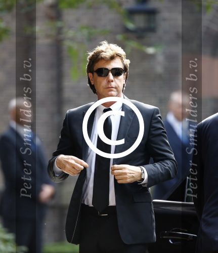 Laren 2 oktober 2013
Kerkdienst naar aanleiding van het overlijden van John de mol sr in de sint Jansbasiliek. Het was enorm druk met vrienden en familie.