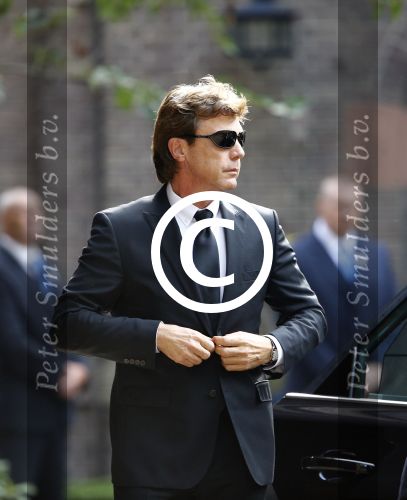 Laren 2 oktober 2013
Kerkdienst naar aanleiding van het overlijden van John de mol sr in de sint Jansbasiliek. Het was enorm druk met vrienden en familie.