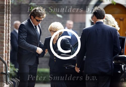 Laren 2 oktober 2013
Kerkdienst naar aanleiding van het overlijden van John de mol sr in de sint Jansbasiliek. Het was enorm druk met vrienden en familie.