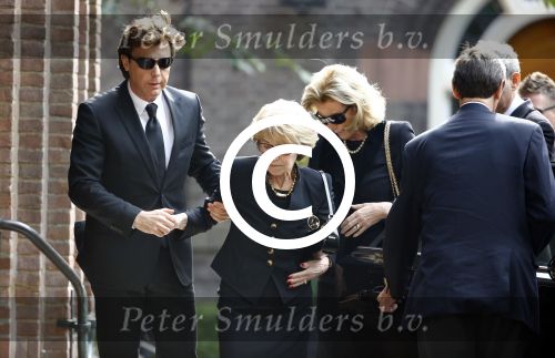 Laren 2 oktober 2013
Kerkdienst naar aanleiding van het overlijden van John de mol sr in de sint Jansbasiliek. Het was enorm druk met vrienden en familie.