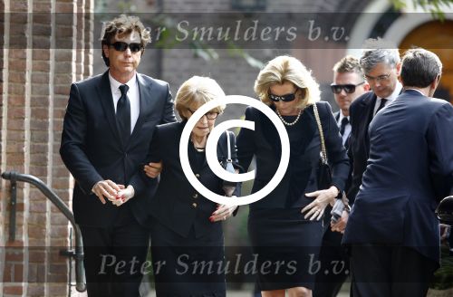 Laren 2 oktober 2013
Kerkdienst naar aanleiding van het overlijden van John de mol sr in de sint Jansbasiliek. Het was enorm druk met vrienden en familie.
