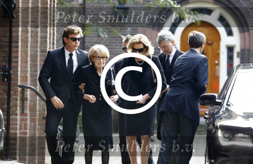 Laren 2 oktober 2013
Kerkdienst naar aanleiding van het overlijden van John de mol sr in de sint Jansbasiliek. Het was enorm druk met vrienden en familie.