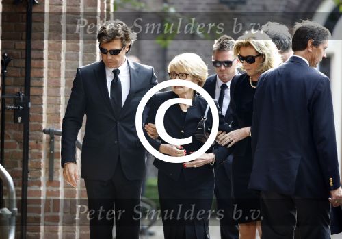 Laren 2 oktober 2013
Kerkdienst naar aanleiding van het overlijden van John de mol sr in de sint Jansbasiliek. Het was enorm druk met vrienden en familie.