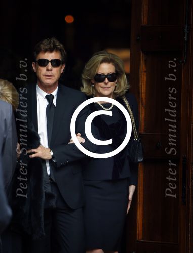Laren 2 oktober 2013
Kerkdienst naar aanleiding van het overlijden van John de mol sr in de sint Jansbasiliek. Het was enorm druk met vrienden en familie.
