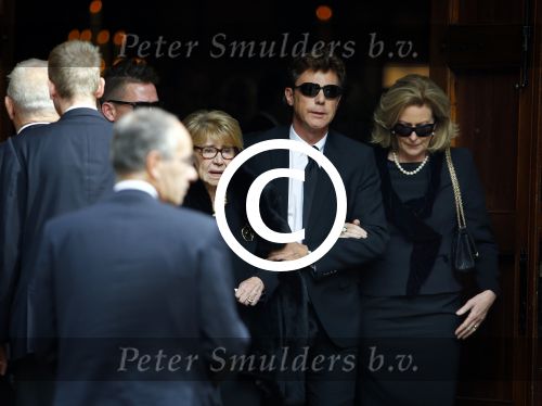 Laren 2 oktober 2013
Kerkdienst naar aanleiding van het overlijden van John de mol sr in de sint Jansbasiliek. Het was enorm druk met vrienden en familie.
