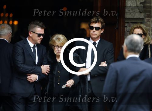 Laren 2 oktober 2013
Kerkdienst naar aanleiding van het overlijden van John de mol sr in de sint Jansbasiliek. Het was enorm druk met vrienden en familie.