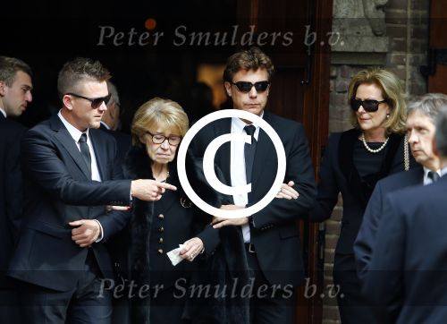 Laren 2 oktober 2013
Kerkdienst naar aanleiding van het overlijden van John de mol sr in de sint Jansbasiliek. Het was enorm druk met vrienden en familie.