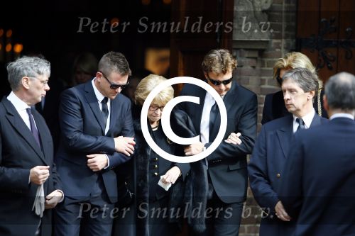 Laren 2 oktober 2013
Kerkdienst naar aanleiding van het overlijden van John de mol sr in de sint Jansbasiliek. Het was enorm druk met vrienden en familie.