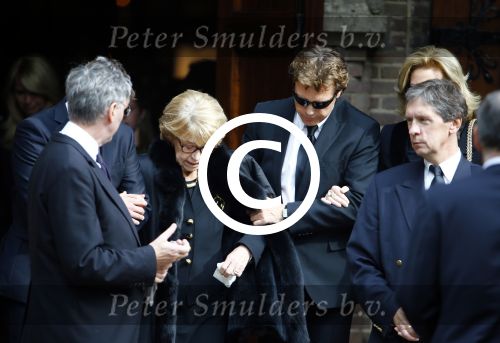 Laren 2 oktober 2013
Kerkdienst naar aanleiding van het overlijden van John de mol sr in de sint Jansbasiliek. Het was enorm druk met vrienden en familie.