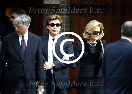 Laren 2 oktober 2013
Kerkdienst naar aanleiding van het overlijden van John de mol sr in de sint Jansbasiliek. Het was enorm druk met vrienden en familie.