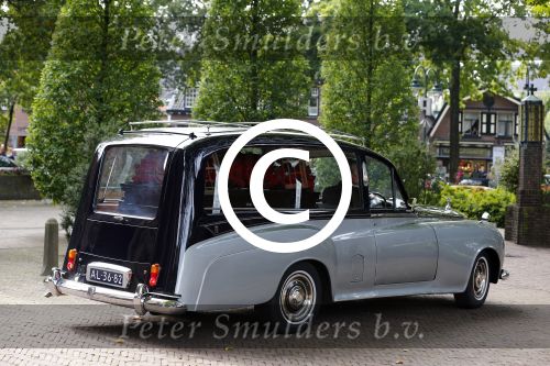 Laren 2 oktober 2013
Kerkdienst naar aanleiding van het overlijden van John de mol sr in de sint Jansbasiliek. Het was enorm druk met vrienden en familie.