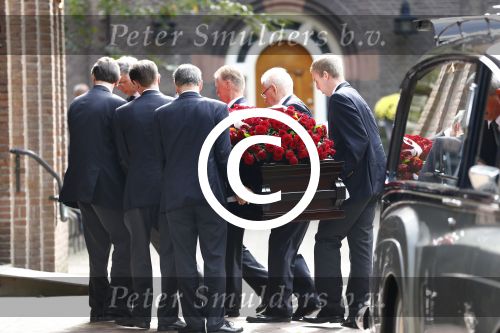 Laren 2 oktober 2013
Kerkdienst naar aanleiding van het overlijden van John de mol sr in de sint Jansbasiliek. Het was enorm druk met vrienden en familie.
