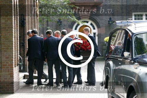 Laren 2 oktober 2013
Kerkdienst naar aanleiding van het overlijden van John de mol sr in de sint Jansbasiliek. Het was enorm druk met vrienden en familie.