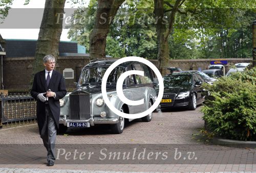 Laren 2 oktober 2013
Kerkdienst naar aanleiding van het overlijden van John de mol sr in de sint Jansbasiliek. Het was enorm druk met vrienden en familie.