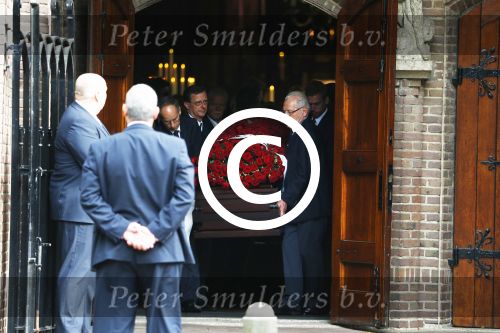 Laren 2 oktober 2013
Kerkdienst naar aanleiding van het overlijden van John de mol sr in de sint Jansbasiliek. Het was enorm druk met vrienden en familie.