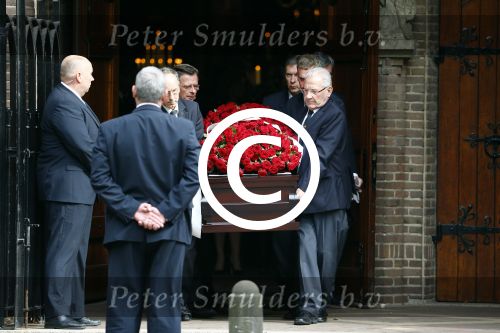 Laren 2 oktober 2013
Kerkdienst naar aanleiding van het overlijden van John de mol sr in de sint Jansbasiliek. Het was enorm druk met vrienden en familie.
