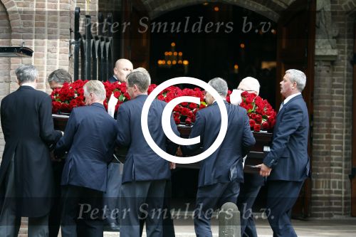 Laren 2 oktober 2013
Kerkdienst naar aanleiding van het overlijden van John de mol sr in de sint Jansbasiliek. Het was enorm druk met vrienden en familie.