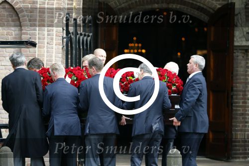 Laren 2 oktober 2013
Kerkdienst naar aanleiding van het overlijden van John de mol sr in de sint Jansbasiliek. Het was enorm druk met vrienden en familie.