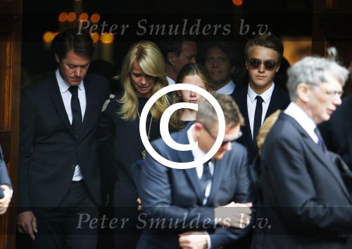 Laren 2 oktober 2013
Kerkdienst naar aanleiding van het overlijden van John de mol sr in de sint Jansbasiliek. Het was enorm druk met vrienden en familie.