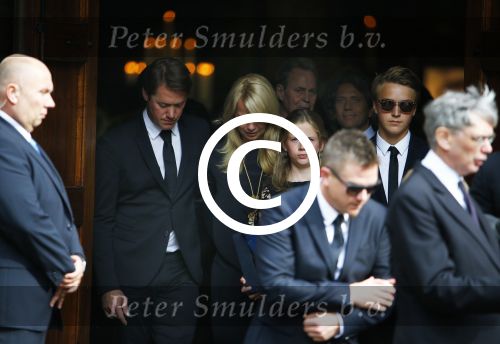 Laren 2 oktober 2013
Kerkdienst naar aanleiding van het overlijden van John de mol sr in de sint Jansbasiliek. Het was enorm druk met vrienden en familie.