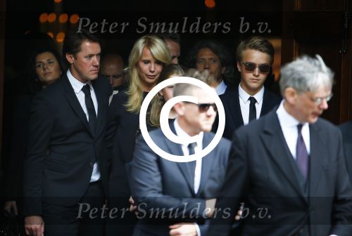 Laren 2 oktober 2013
Kerkdienst naar aanleiding van het overlijden van John de mol sr in de sint Jansbasiliek. Het was enorm druk met vrienden en familie.