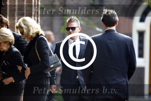 Laren 2 oktober 2013
Kerkdienst naar aanleiding van het overlijden van John de mol sr in de sint Jansbasiliek. Het was enorm druk met vrienden en familie.