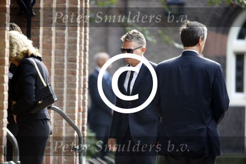 Laren 2 oktober 2013
Kerkdienst naar aanleiding van het overlijden van John de mol sr in de sint Jansbasiliek. Het was enorm druk met vrienden en familie.
