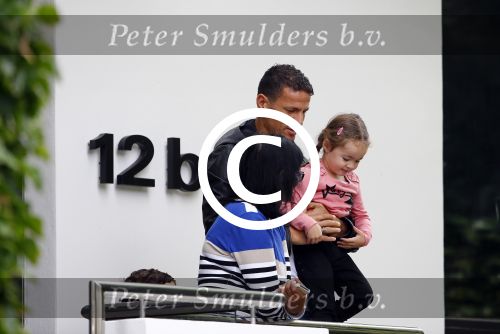 Hamburg 12 september 2013
Khalid Boulahrouz haalt zijn kinderen op bij Sabia en Rafal  v d Vaart en gaat met aupair naar de dierentuin in Hamburg.