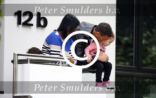 Hamburg 12 september 2013
Khalid Boulahrouz haalt zijn kinderen op bij Sabia en Rafal  v d Vaart en gaat met aupair naar de dierentuin in Hamburg.
