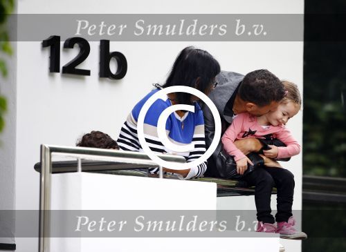 Hamburg 12 september 2013
Khalid Boulahrouz haalt zijn kinderen op bij Sabia en Rafal  v d Vaart en gaat met aupair naar de dierentuin in Hamburg.