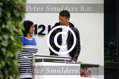 Hamburg 12 september 2013
Khalid Boulahrouz haalt zijn kinderen op bij Sabia en Rafal  v d Vaart en gaat met aupair naar de dierentuin in Hamburg.