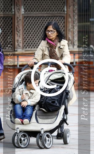 Hamburg 12 september 2013
Khalid Boulahrouz haalt zijn kinderen op bij Sabia en Rafal  v d Vaart en gaat met aupair naar de dierentuin in Hamburg.