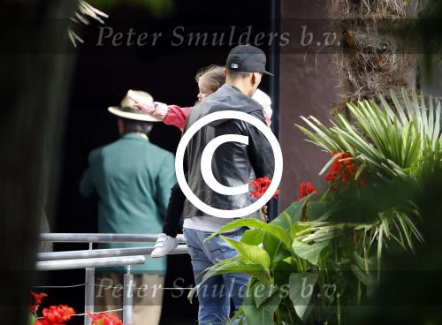 Hamburg 12 september 2013
Khalid Boulahrouz haalt zijn kinderen op bij Sabia en Rafal  v d Vaart en gaat met aupair naar de dierentuin in Hamburg.