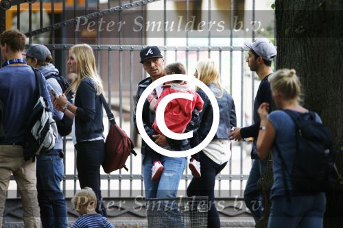 Hamburg 12 september 2013
Khalid Boulahrouz haalt zijn kinderen op bij Sabia en Rafal  v d Vaart en gaat met aupair naar de dierentuin in Hamburg.