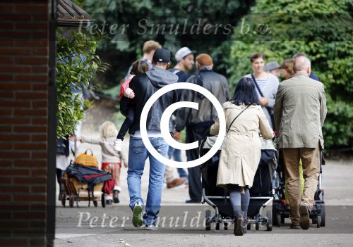 Hamburg 12 september 2013
Khalid Boulahrouz haalt zijn kinderen op bij Sabia en Rafal  v d Vaart en gaat met aupair naar de dierentuin in Hamburg.