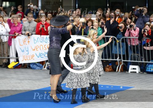Apeldoorn 5 oktober 2013
Zijne Koninklijke Hoogheid Prins Jaime de Bourbon de Parme en Viktï¿½ria Cservenyï¿½k trouwen in de kerk onze lieve vrouwe ten hemelopneming in Apeldoorn. Koning Willem Alexander Koningin Maxima en de prinsessen Amalia Alexia en Ariane