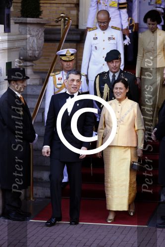 Amsterdam, 29 April 2013
Vertrek Kon. familie vanuit Paleis op de Dam naar het diner in het Rijksmuseum
Kroonprins Maha Vajiralongkorn en prinses Maha Chakri Sirindhorn van Thailand
Foto Peter Smulders BV