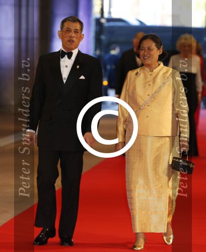 Amsterdam, 29 April 2013
Vertrek Kon. familie vanuit Paleis op de Dam naar het diner in het Rijksmuseum
Kroonprins Maha Vajiralongkorn en prinses Maha Chakri Sirindhorn van Thailand
Foto Peter Smulders BV