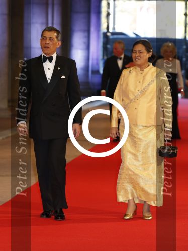 Amsterdam, 29 April 2013
Vertrek Kon. familie vanuit Paleis op de Dam naar het diner in het Rijksmuseum
Kroonprins Maha Vajiralongkorn en prinses Maha Chakri Sirindhorn van Thailand
Foto Peter Smulders BV