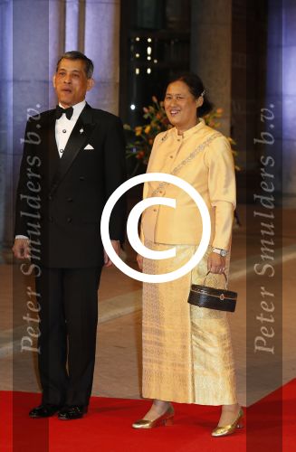 Amsterdam, 29 April 2013
Vertrek Kon. familie vanuit Paleis op de Dam naar het diner in het Rijksmuseum
Kroonprins Maha Vajiralongkorn en prinses Maha Chakri Sirindhorn van Thailand
Foto Peter Smulders BV