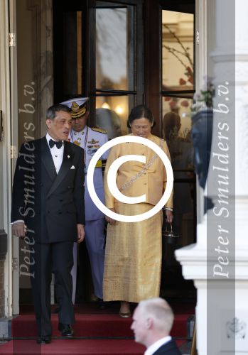 Amsterdam, 29 April 2013
Vertrek Kon. familie vanuit Paleis op de Dam naar het diner in het Rijksmuseum
Kroonprins Maha Vajiralongkorn en prinses Maha Chakri Sirindhorn van Thailand
Foto Peter Smulders BV